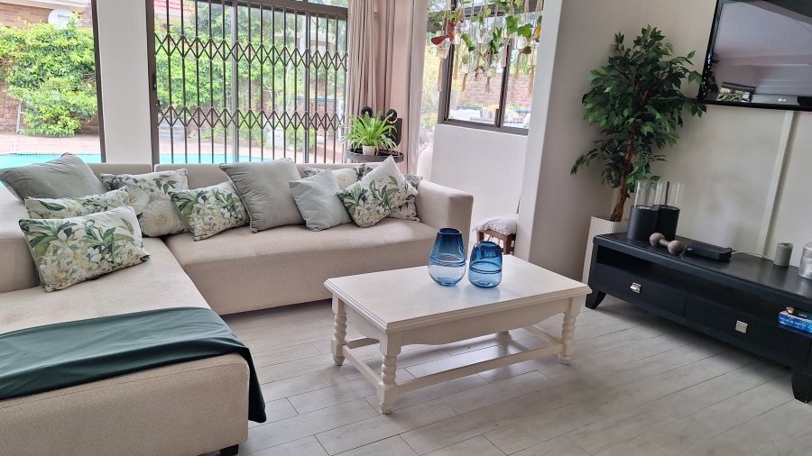 6 Bedroom Property for Sale in Gonubie Eastern Cape